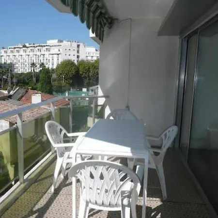 Velasquez One Bed